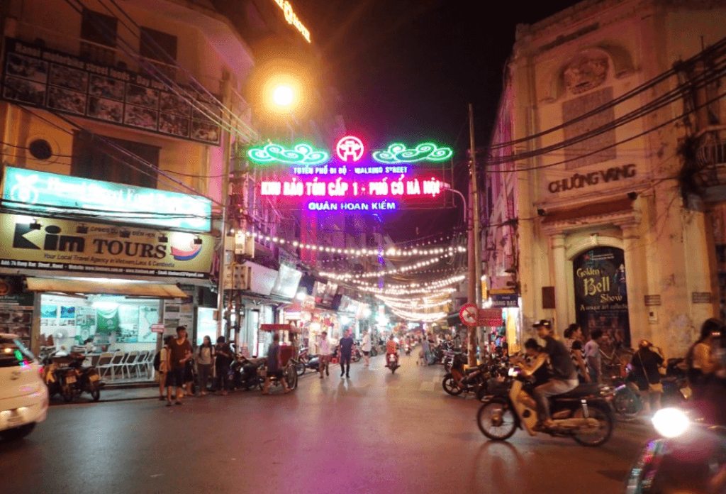 Quan_Hoan_Kiem_Street_Food_Night_Market_Vietnam