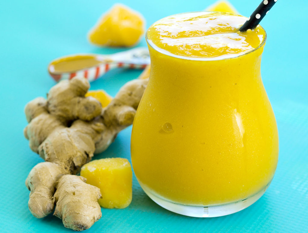 Turmeric smoothie with Carrot and Ginger, 4 medical benefits and 4 recipes using turmeric