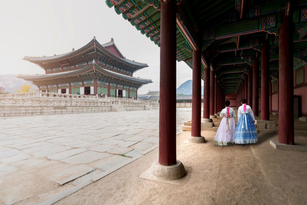 Gyeongbokgung Traditional Dress Winter South Korea Geunjeongjeon