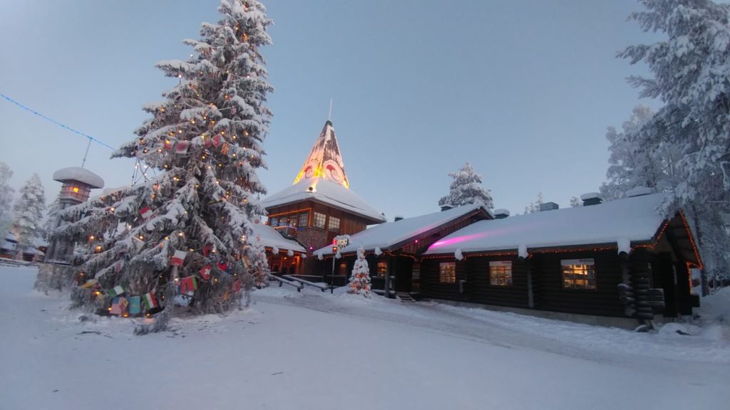 Santa Village in Rovaniemi Finland, Should I pay a Travel Agent for Rovaniemi