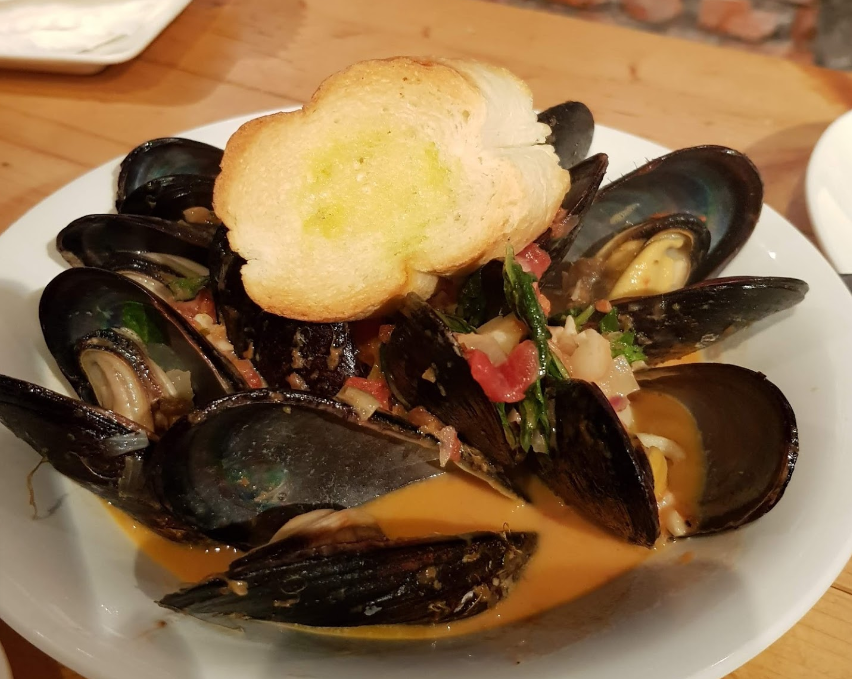 White_wine_mussels_in_Taipei,_Spanish_food