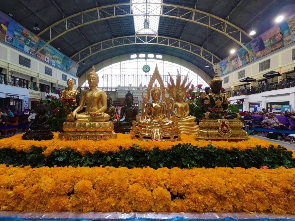 Buddha Statues in Hualamphog station, Songkran 2019