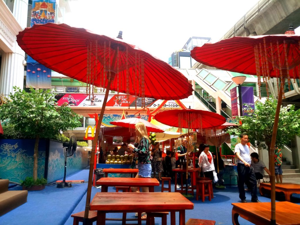 Street food in Bangkok during Songkran, Amarin Plaza
