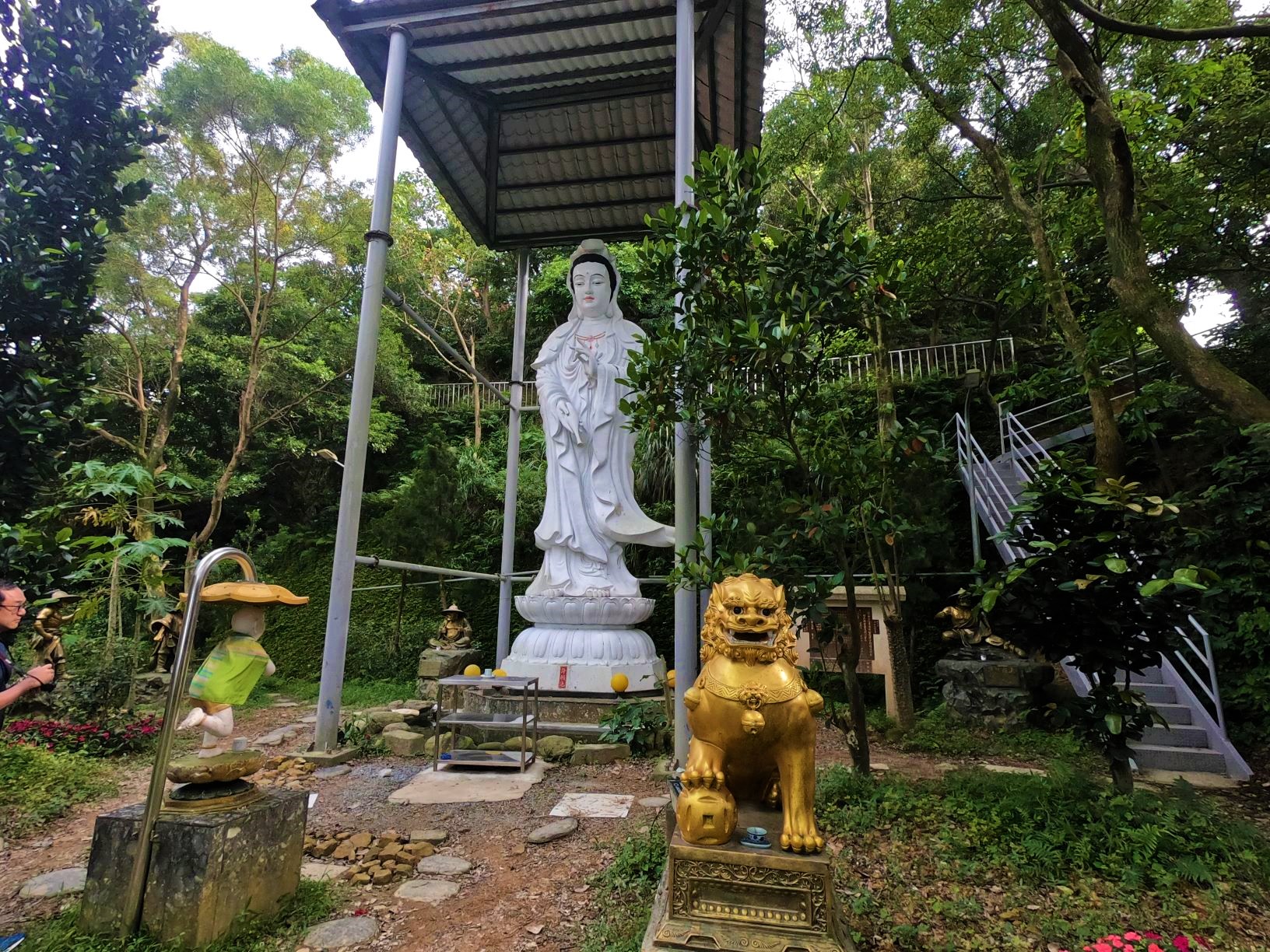 Buddha-statue-in-Taipei-near-Elephant-Mountain-Taipei