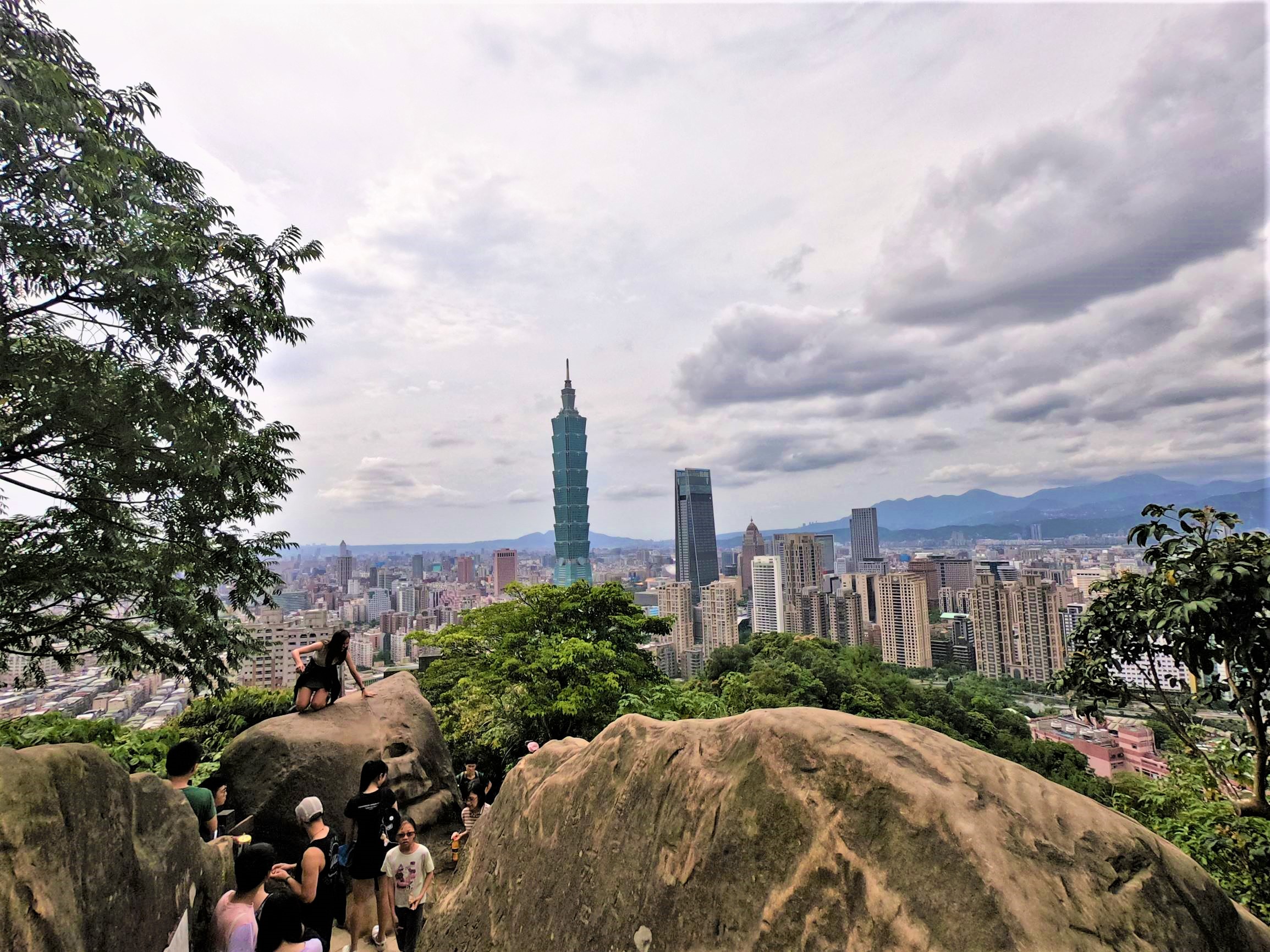 Climbing Elephant Mountain in Taipei