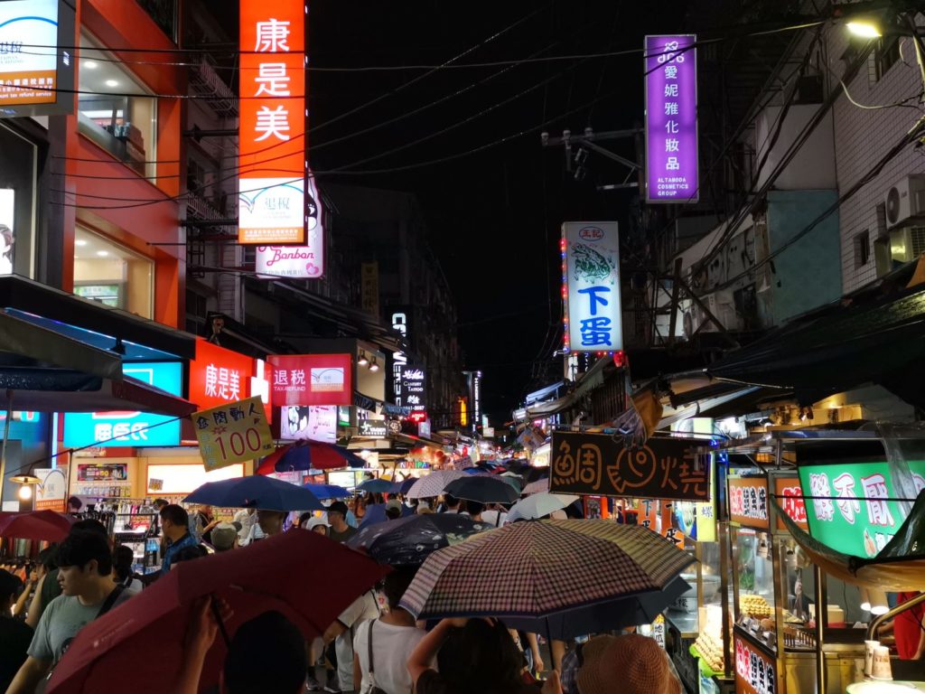 Rainy-night-in-Taipei-Market