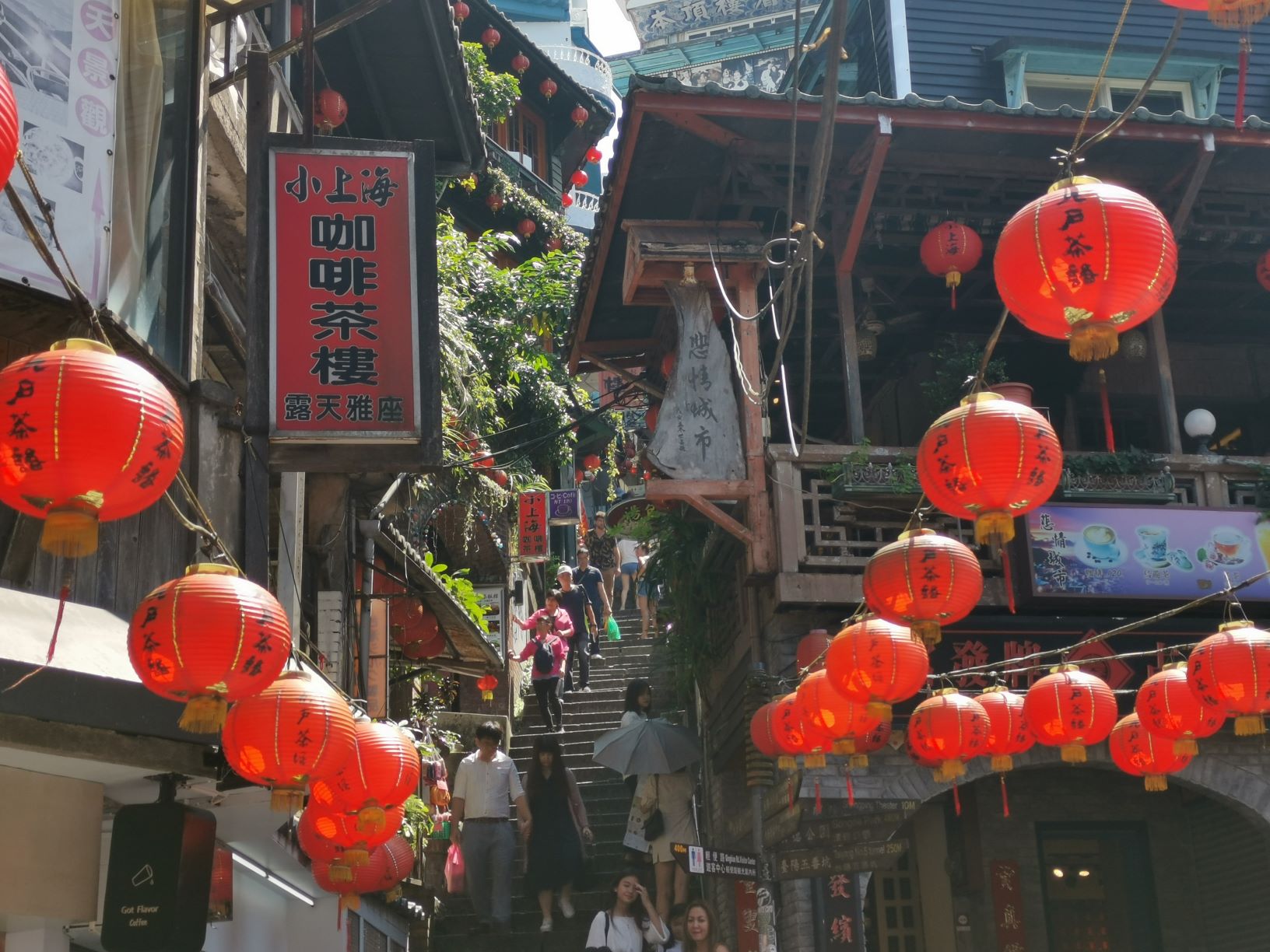Visiting-Jiufen-during-the-day