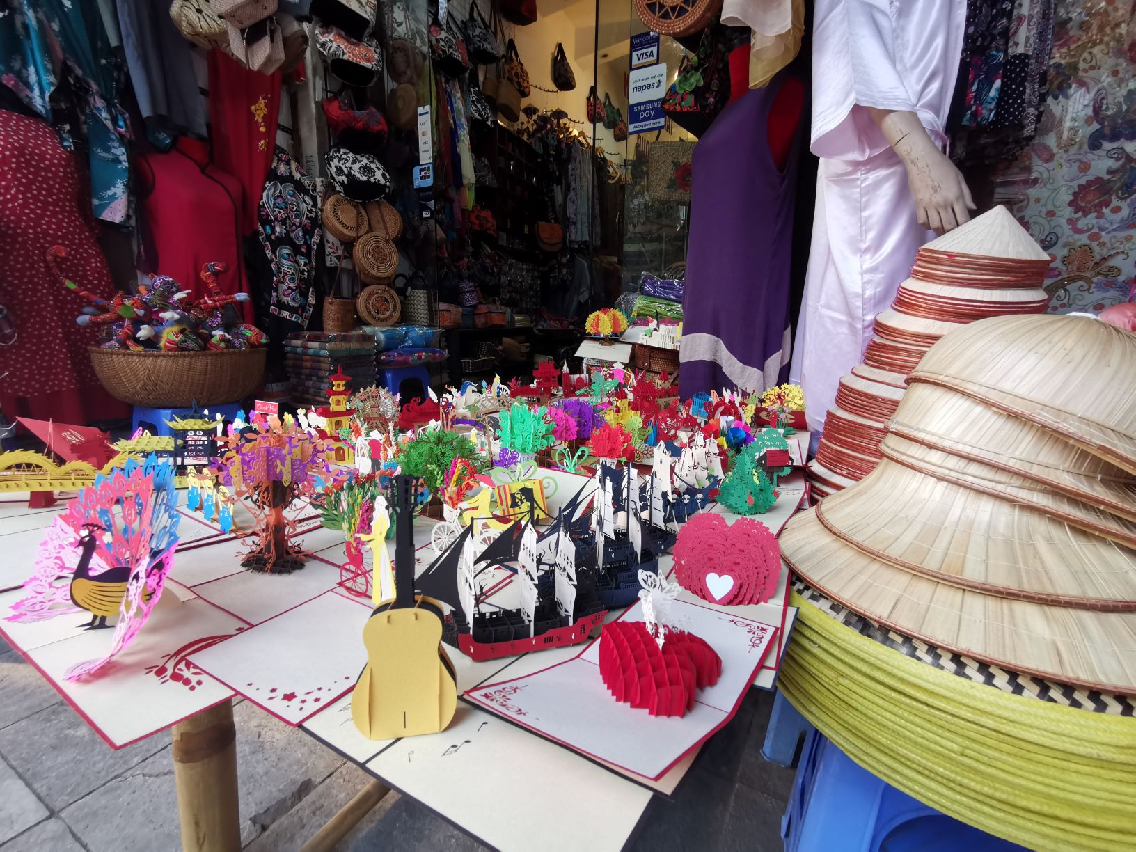 Souvenir-shopping-in-Hanoi-old-quarter