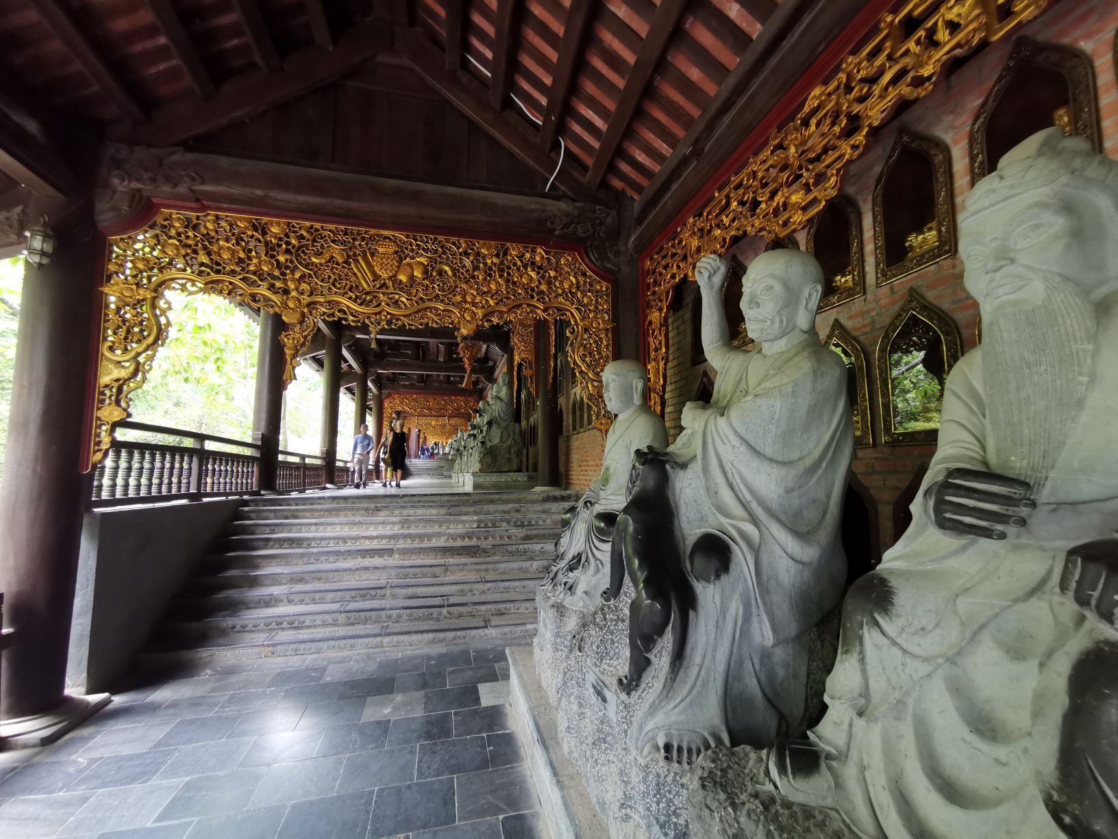 hall-of-buddhas-in-bai-dinh-pagoda