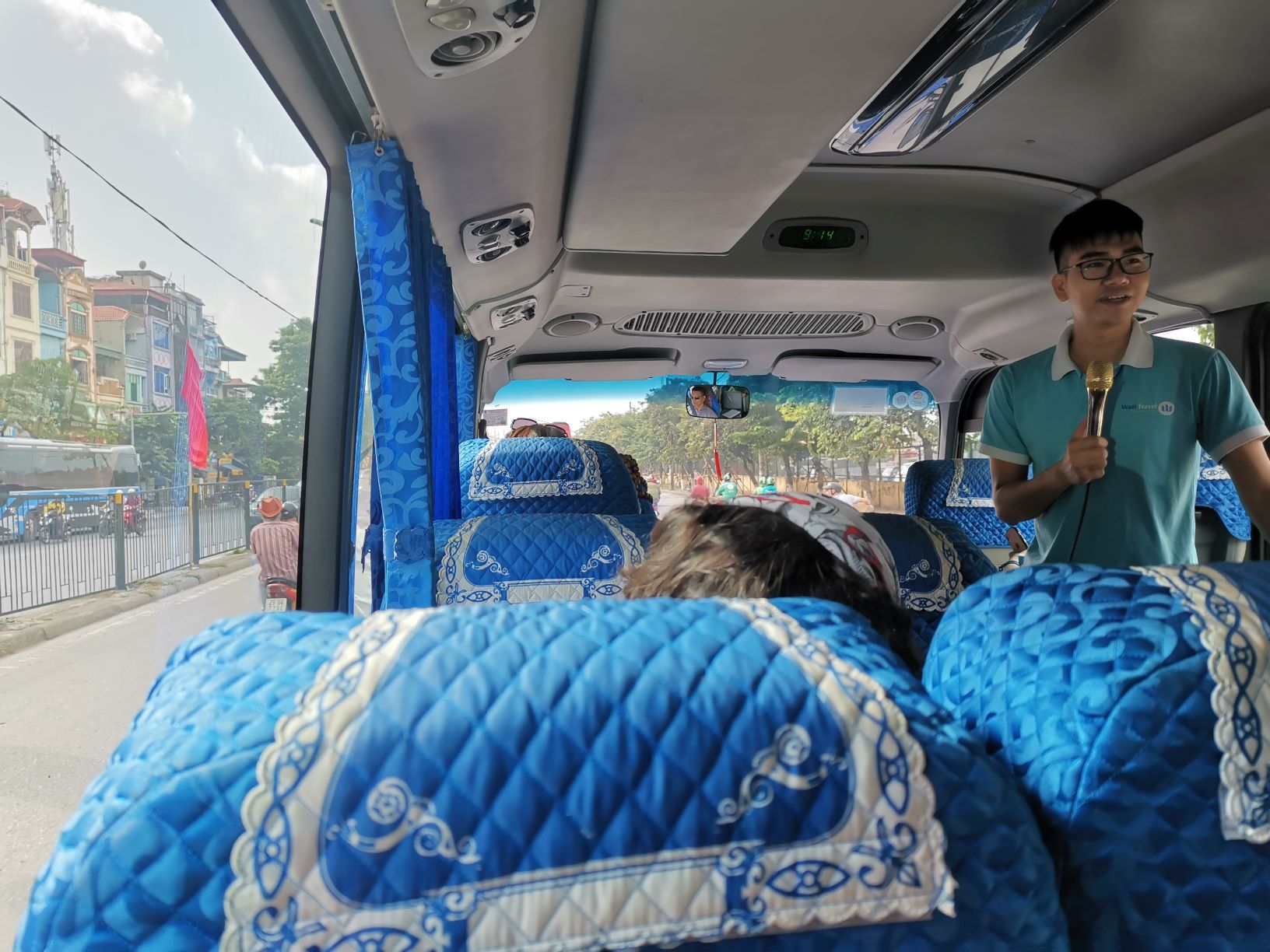 tour-bus-to-bai-dinh-pagoda-and-trang-an